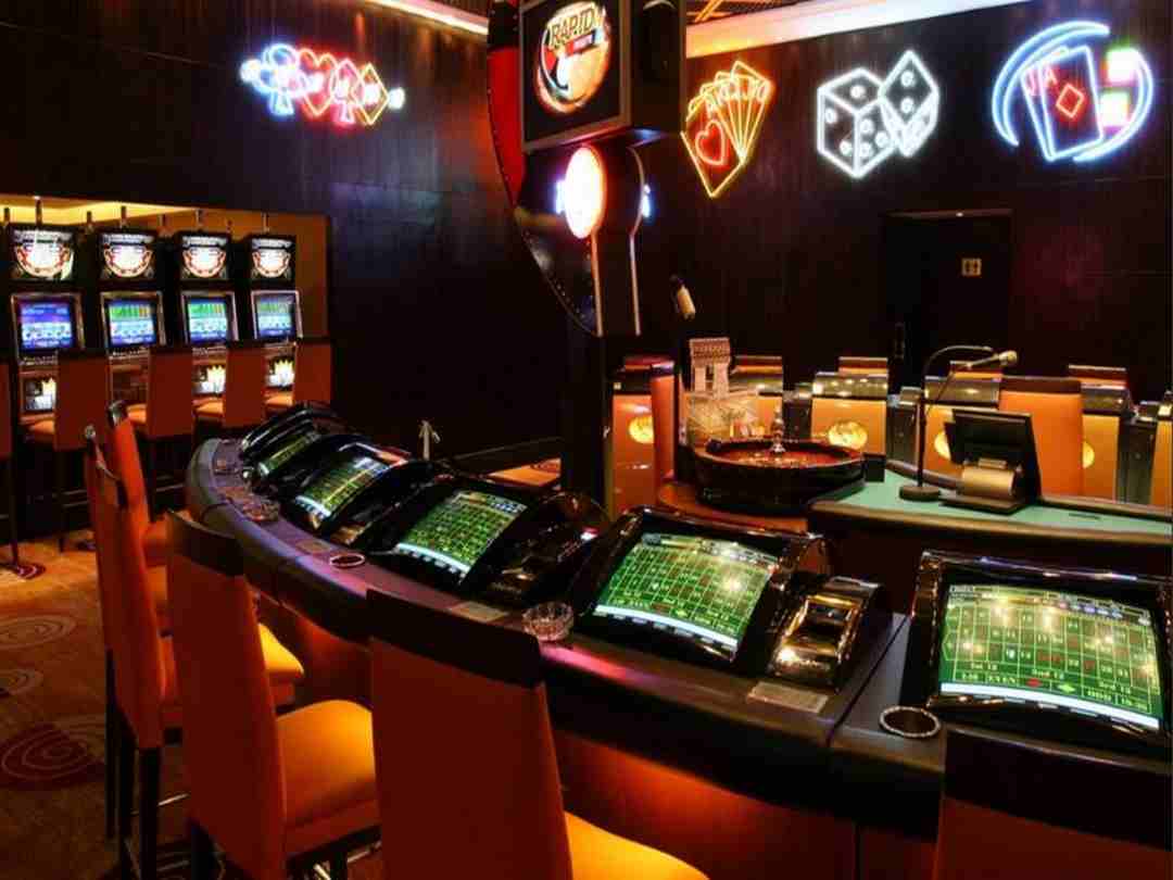 New World Casino Hotel cung cấp hệ thống bàn chơi bài hấp dẫn