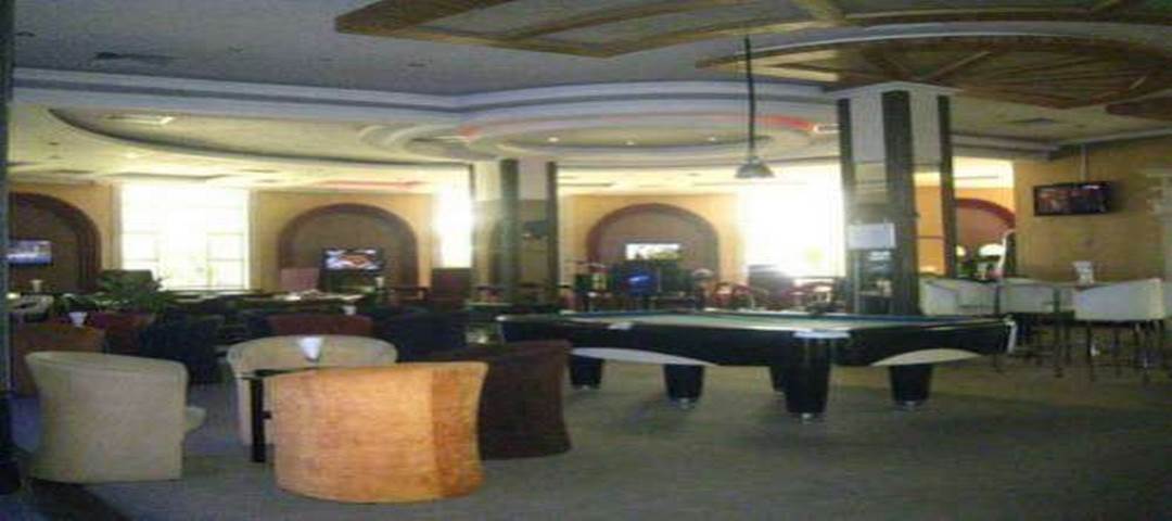 Những du khách xinh đẹp vui chơi tại Titan King Resort and Casino